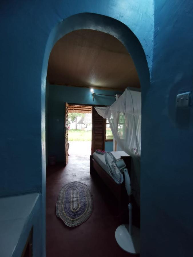 Afro Whale Shark Safari Bed & Breakfast Kilindoni Exterior foto