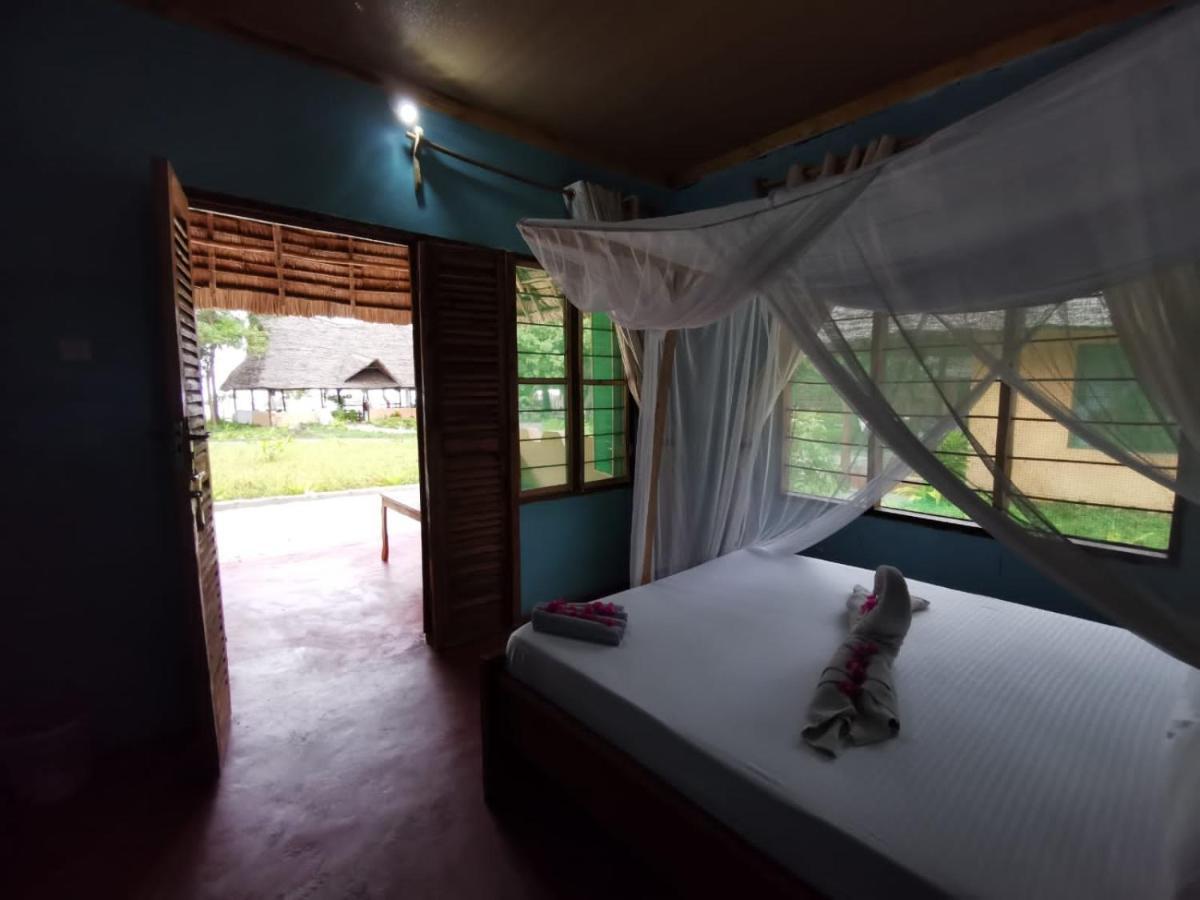 Afro Whale Shark Safari Bed & Breakfast Kilindoni Exterior foto