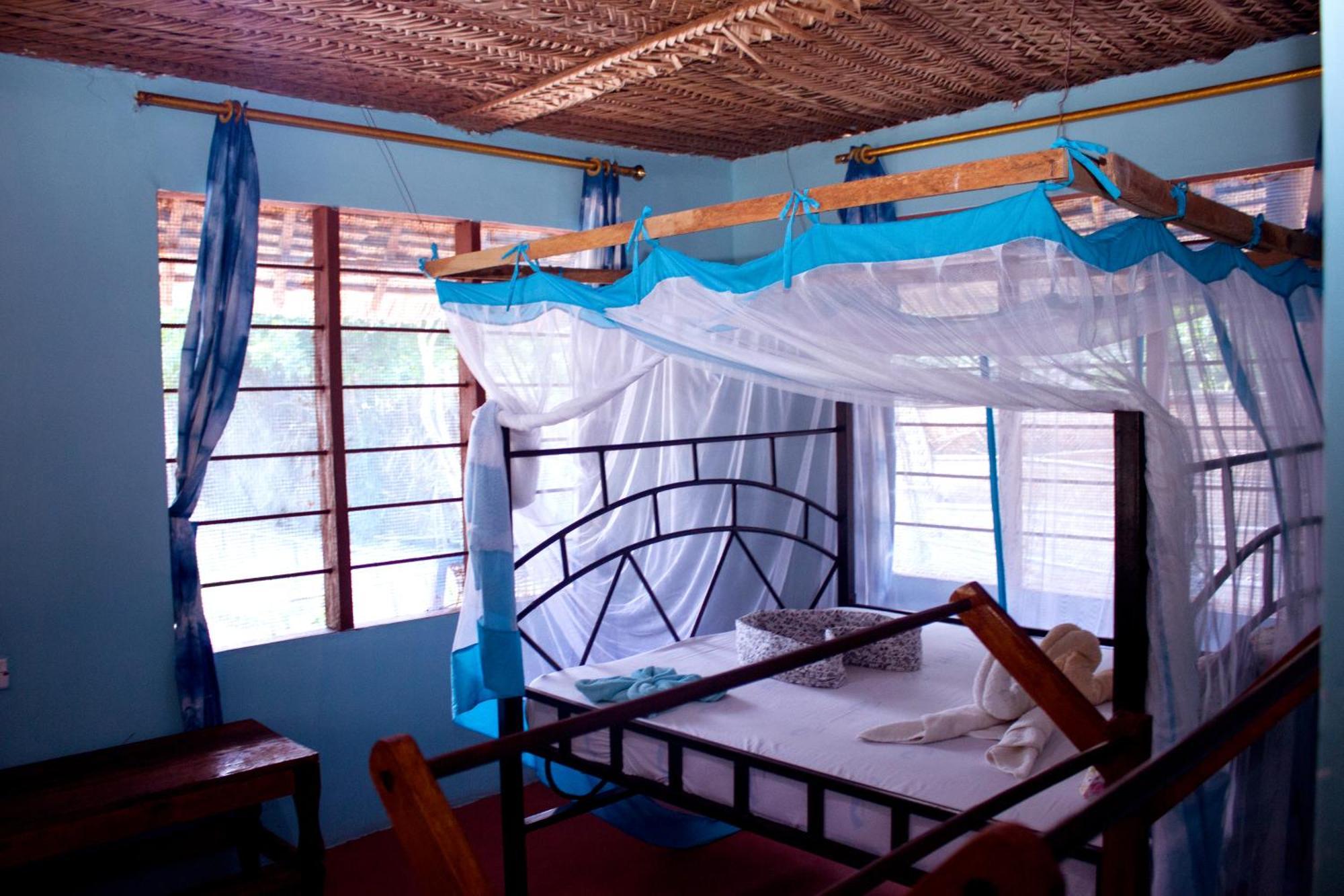 Afro Whale Shark Safari Bed & Breakfast Kilindoni Exterior foto